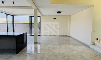 Imagem 5: Sobrado invertido em Condomínio com 3 suítes, escritório e Piscina