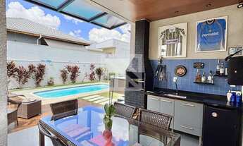 Imagem 2: Sobrado em Condomínio com 3 Suítes, Espaço Gourmet, Piscina e Ofurô