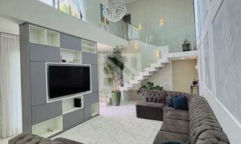 Imagem 4: Sobrado em Condomínio com 4 suítes (3 com Closet), Escritório, Espaço Gourmet e Piscina