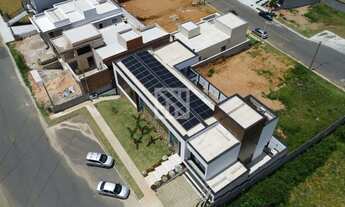 Imagem 2: Sobrado em Condomínio com 4 suítes (3 com Closet), Escritório, Espaço Gourmet e Piscina