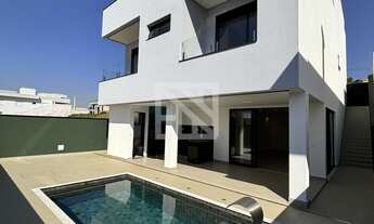 Imagem 2: Lindo Sobrado Invertido em Condomínio com 3 suítes e um Amplo Espaço Gourmet e Piscina inc