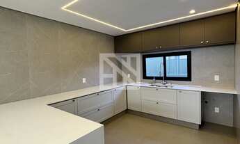 Imagem 6: Lindo Sobrado Invertido em Condomínio com 3 suítes e um Amplo Espaço Gourmet e Piscina inc