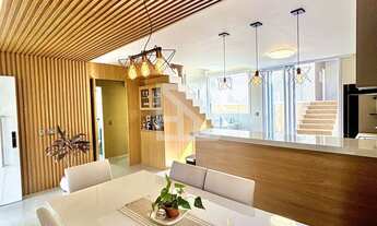 Imagem 7: Sobrado em Condomínio com 4 suítes (sendo 1 no pav térreo), Espaço Gourmet e Piscina