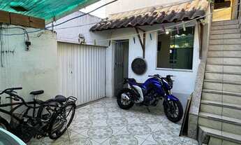 Imagem 2: Casa tipo apartamento com ampla sacada e anexo/kitnet no térreo