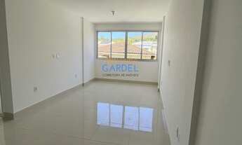 Imagem 2: Apartamento com 2 quartos sendo 1 suíte na Av. Roberto Silveira