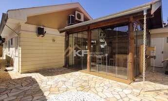 Imagem: Casa em Condomínio com churrasqueira, no