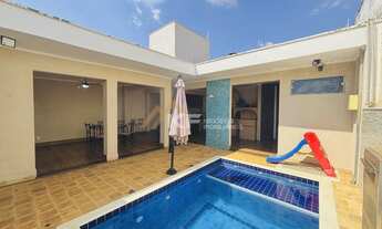 Imagem: Casa com piscina e espaço gourmet, em Campos