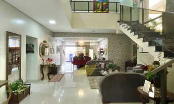 Imagem: Casa de alto padrão florais dos lagos