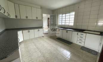 Imagem 6: Sobrado Espaçoso com Vista da Serra do Mar e Amplo Quintal