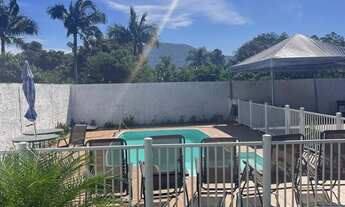 Imagem: Casa com piscina - Condomínio fechado