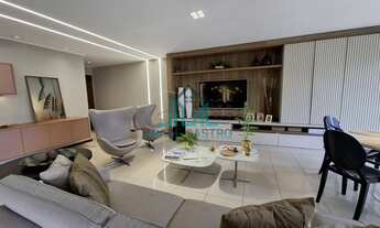 Imagem 3: Apartamento 4 Suítes com 191m² com Varanda a Poucos Metros da Praia da Ponta Verde - Macei