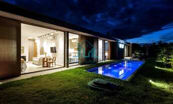 Imagem 2: Casa de Alto Padrão com 350m² com 4 suítes, Piscina, no Condomínio na Rota dos Milagres do