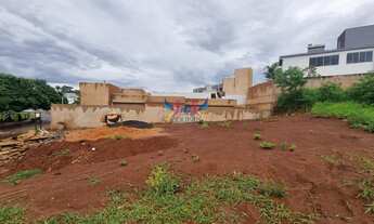 Imagem 3: Terreno em frente à área de proteção ambiental