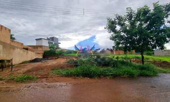 Imagem: Terreno em frente à área de proteção
