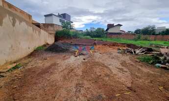 Imagem 2: Terreno em frente à área de proteção ambiental