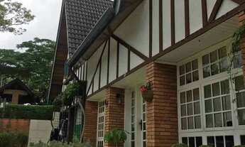 Imagem 4: Alphaville 8 Casa de 380m² com 4 Dorms sendo 1 Suíte e 4 Vagas de Garagem