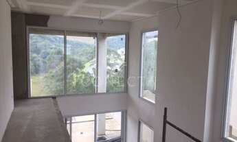 Imagem 4: Tamboré 11 - Casa com 325m² de área construída; 4 suítes; vista privilegiada para mata; pr