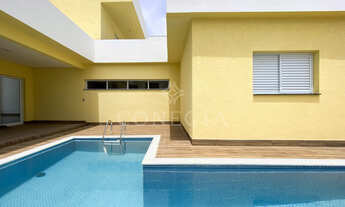 Imagem 2: Valville 2 - Casa Térrea de 267m²; 3 dormitórrios sendo 1 suíte master e 2 suítes american