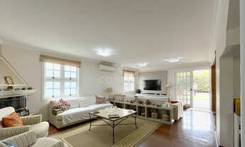 Imagem 4: Alphaville 12 - casa com 532m² de terreno; 4 dormitórios, sendo 2 suítes; próxima à portar