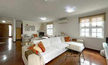 Imagem 6: Alphaville 12 - casa com 532m² de terreno; 4 dormitórios, sendo 2 suítes; próxima à portar