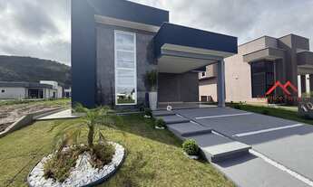 Imagem: Esta casa dentro de condomínio fechado