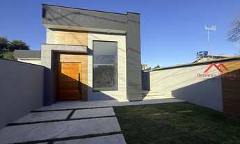 Imagem: Linda Casa Moderna com Piscina à Venda