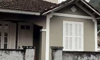 Imagem: Praça Catulo - 2 Casas com garagem para