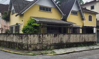 Imagem: Valparaiso - 3 Casas na Beira da Rua, Todas
