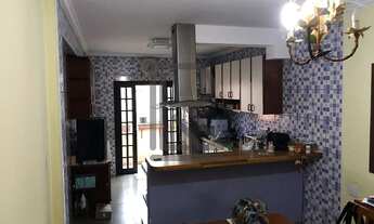 Imagem: Sobrado Triplex localizado ao lado do aeroporto