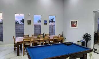 Imagem 5: Casa de alto padrão com 4 suítes em conjunto residencial com controle de acesso