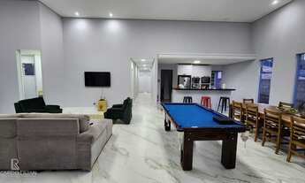 Imagem 7: Casa de alto padrão com 4 suítes em conjunto residencial com controle de acesso