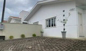 Imagem 2: Seu Novo Lar em Bom Jesus dos Perdões: Casa de condominio com 3 Quartos e Jardim de Inver