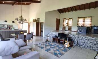 Imagem 5: Chácara em Mairiporã com 2000m² de terreno, 4 suites e muita natureza - acesso excelente