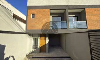 Imagem: Sobrado no Xaxim com amplo espaço de quintal