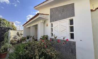 Imagem: Casa Bairro Caiçaras, Patos de Minas/MG