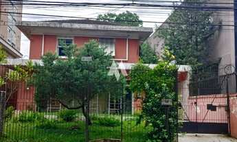 Imagem: Sobrado, com dois pavimentos edícula