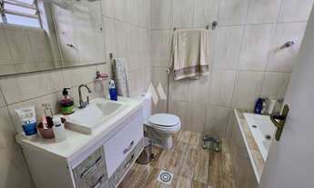 Imagem 3: Venda de Casa/Sobrado no Embaré, Santos - Oportunidade Única em Localização Privilegiada