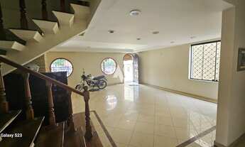 Imagem 4: Casa com 4 dormitórios + 1 suíte + edícula em Ponta da Praia, Santos/SP