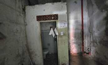 Imagem 7: Sua Loja no Coração de Santos – Fachada Ampla, Banheiro e Mezanino