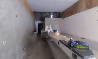 Imagem 4: Oportunidade Única para seu Negócio! Casa Sobreloja Recém-Reformada em Localização Privil