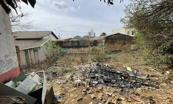 Imagem: Terreno à venda no bairro Centro - Araguari/MG