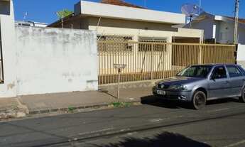 Imagem: Casa à venda no bairro Centro - Araguari/MG