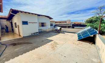 Imagem 1: Casa à venda no bairro Bosque - Araguari/MG