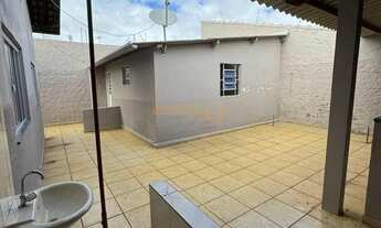 Imagem 1: Casa à venda no bairro Industrial - Araguari/MG