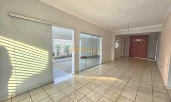 Imagem: Casa à venda no bairro Centro - Araguari/MG