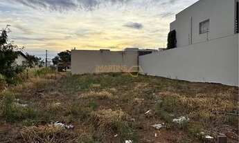 Imagem: Terreno à venda no bairro Sibipiruna