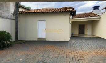 Imagem 1: Casa à venda no bairro Centro - Araguari/MG