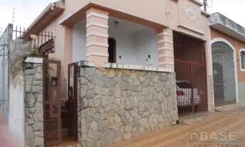 Imagem: Casa à venda no bairro Centro - Araguari/MG