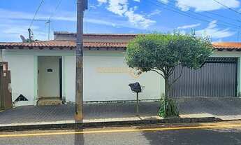 Imagem: Casa à venda no bairro Centro - Araguari/MG