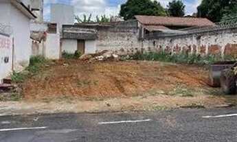 Imagem: Terreno à venda no bairro Centro - Araguari/MG